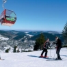skifahrer_mit_gondel_ettelsbergbahn_in_willingen_sl_presse_image_full